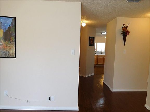 3rd image of 3921 Acorn Ln