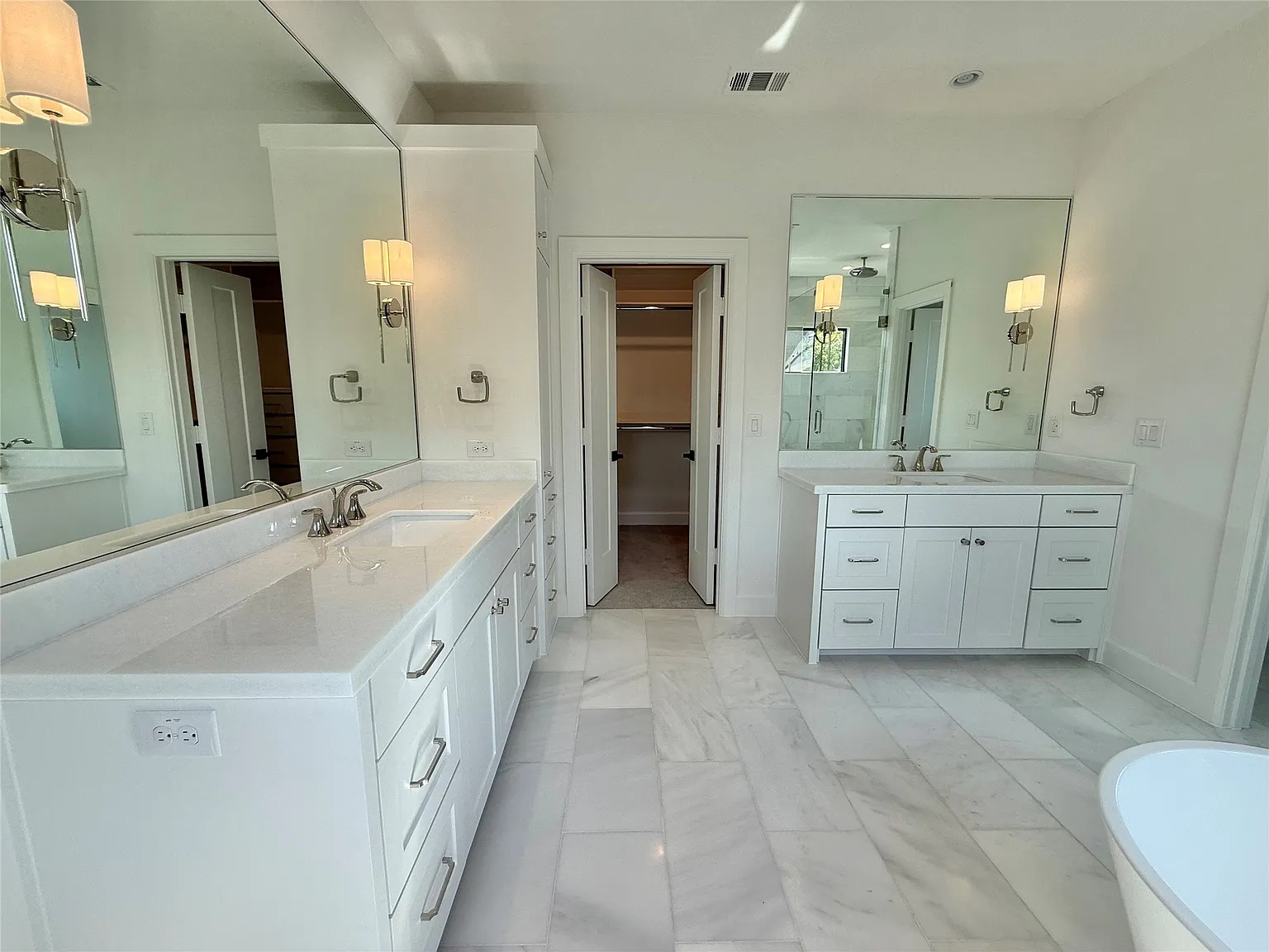 6 bed, 5.0 bath, 3592 sqft, $10,000 — Photo 3