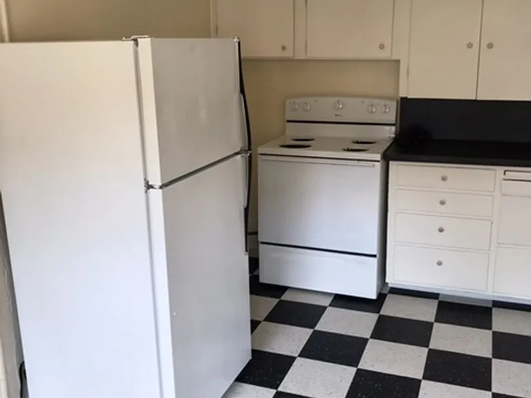 Catalina Apartments — Photo 13