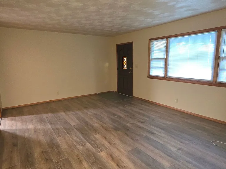 2223 N Link Ave — Photo 3