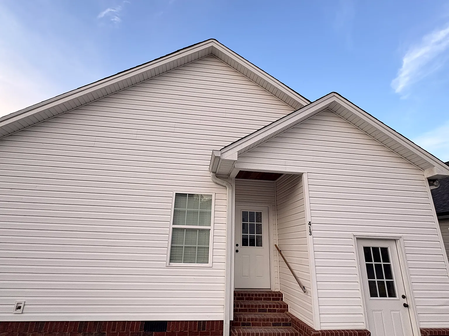 3 bed, 1300 sqft, $1,850 — Photo 2