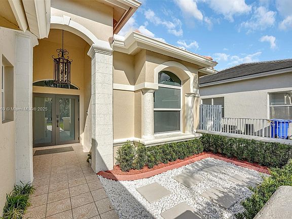 4th image of 19383 NW 23rd St