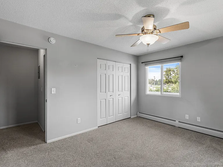 2720 Rosalyn Ct — Photo 49