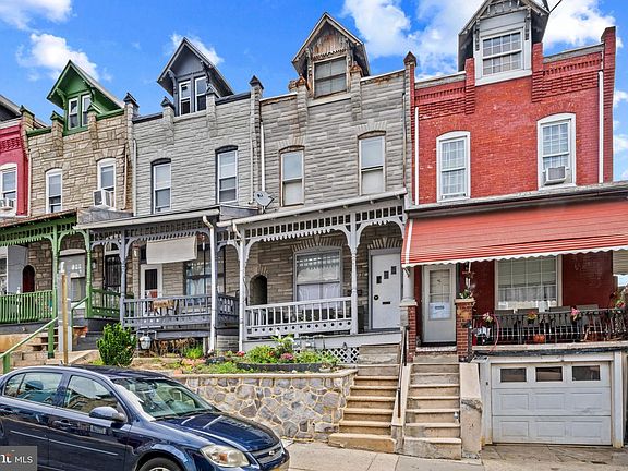 2nd image of 131 Pear St
