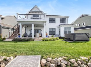 1004 S Cove Cir, Whitehall, MI 49461