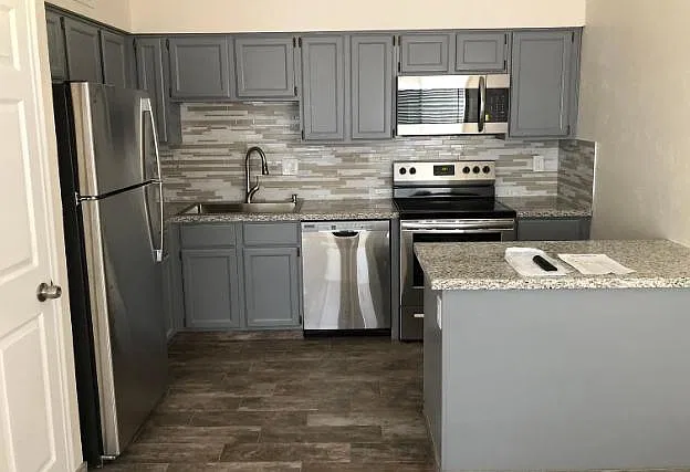 2601 W Broadway Blvd — Photo 2