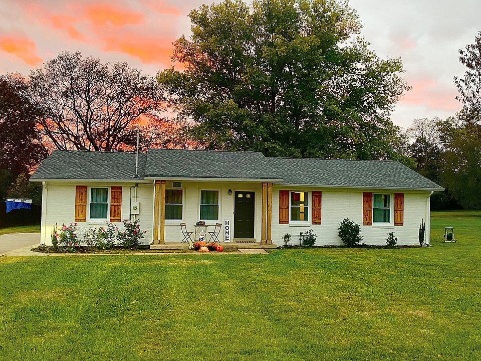 1st image of 121 Oak Park Dr