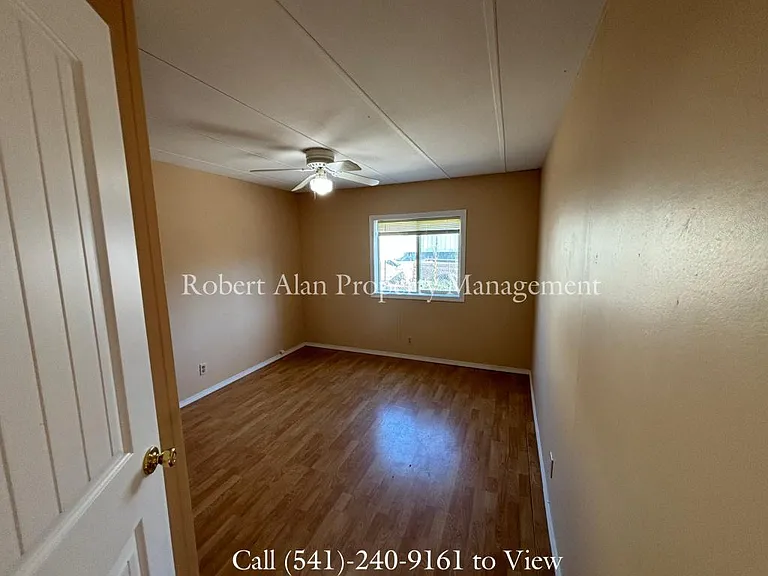 447 SW 5th St — Photo 2