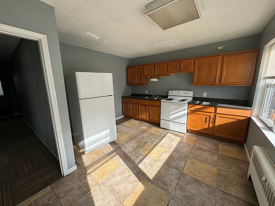 1st image of 101 W Willow Dr APT 5
