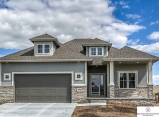 7950 Ponderosa Dr, Papillion, NE 68046