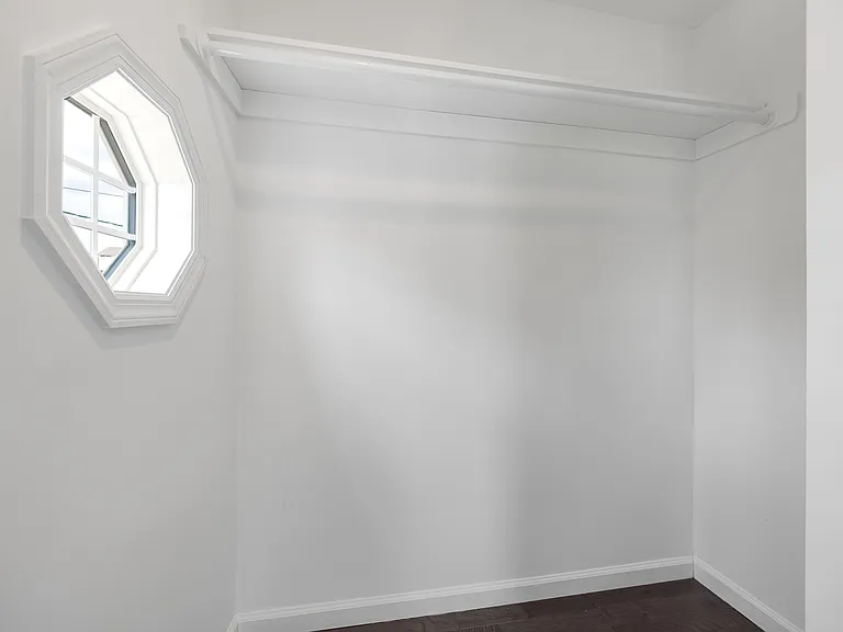 14 Essex St — Photo 1