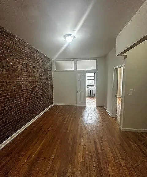 454 W 57th St #2A — Photo 1