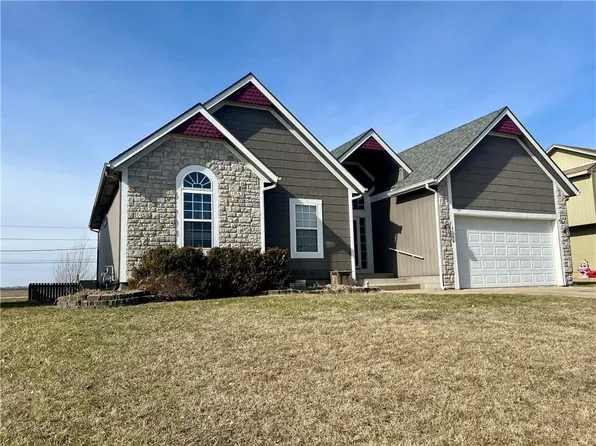 1114 W 7th St, Edgerton, KS 66021