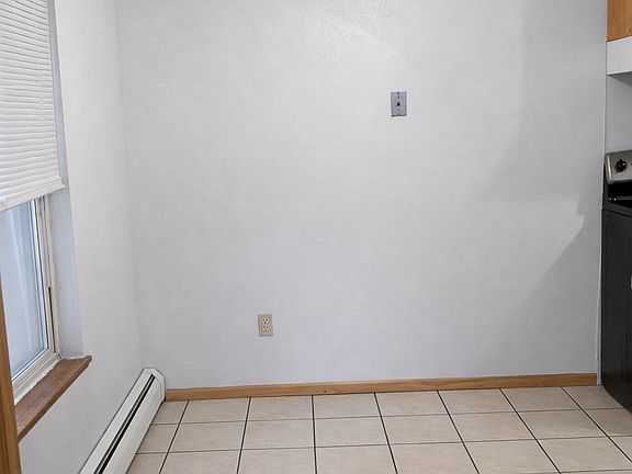 3rd image of 710 5th St SE #100