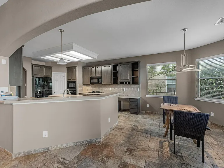 2519 Fair Oak St — Photo 10