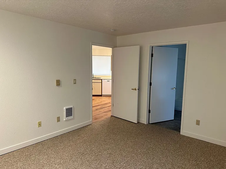 Shady Manor — Photo 15