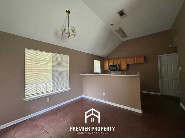 3755 Clarion Dr — Photo 5