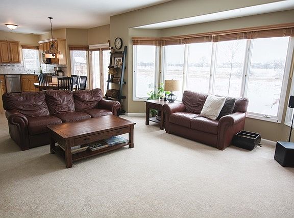 5th image of 529 Waubonsee Cir