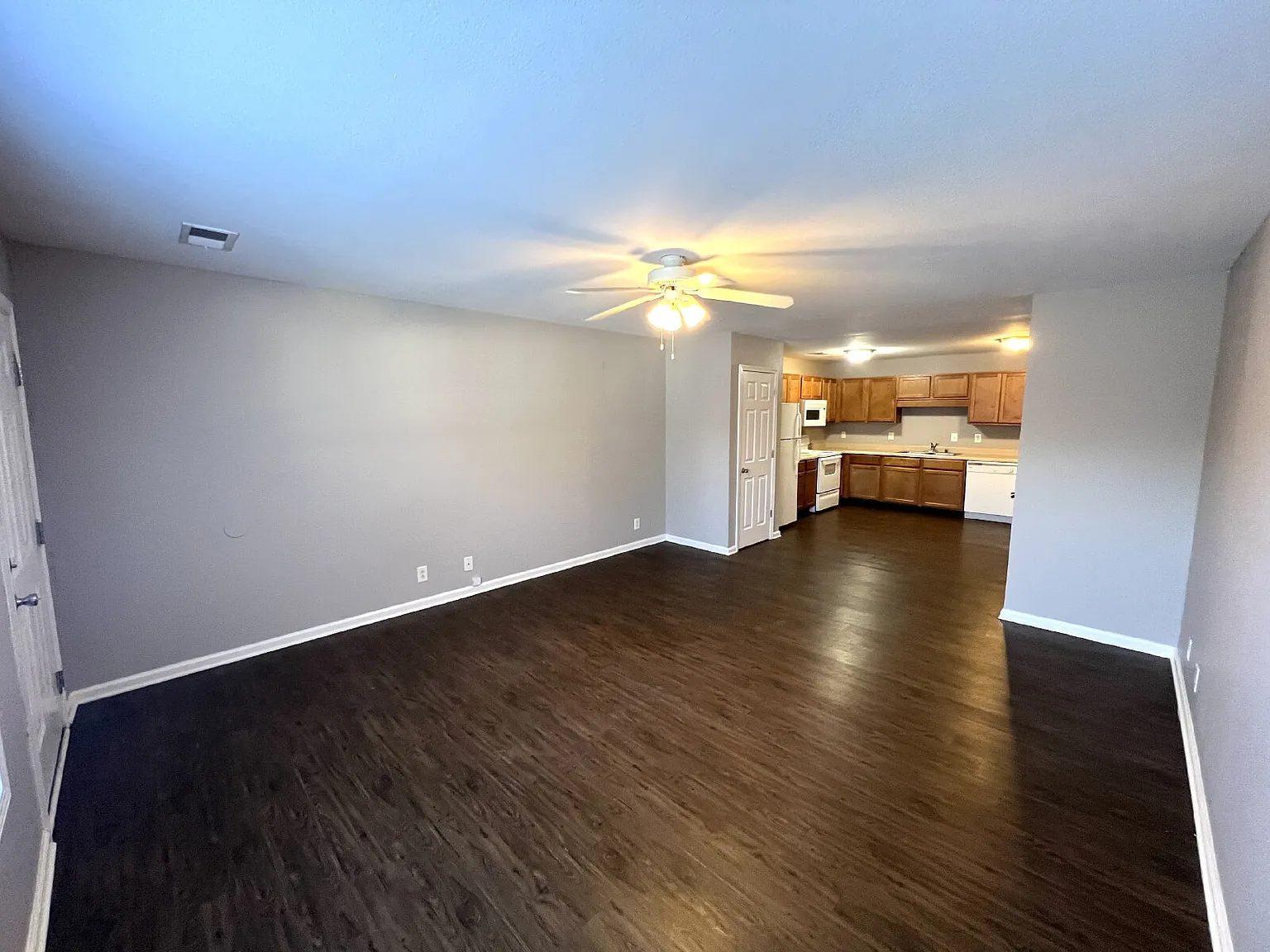 2 bed, 1.0 bath, 1110 sqft, $995 — Photo 2