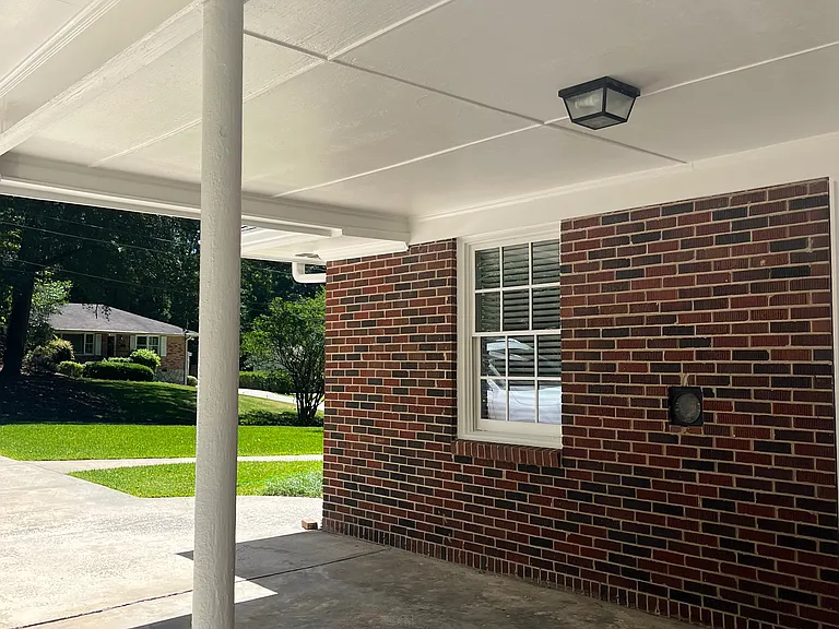1552 Berkeley Ln — Photo 7