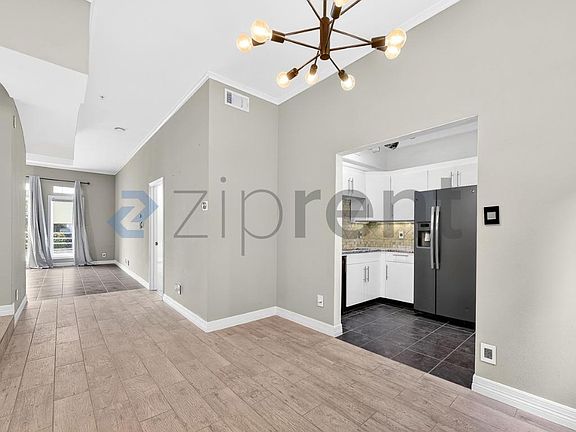 4th image of 4040 Avondale Ave APT 304