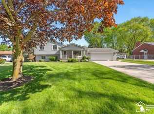 27100 Will Carleton Rd, Flat Rock, MI 48134