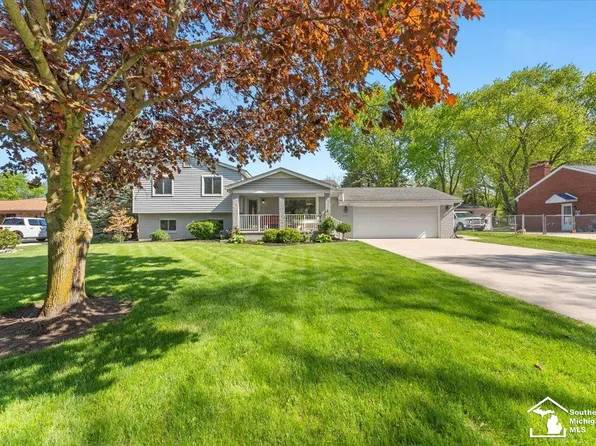 27100 Will Carleton Rd, Flat Rock, MI 48134