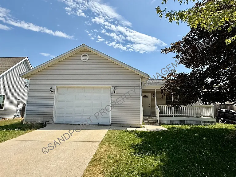 1204 Forsythia Ave — Photo 1