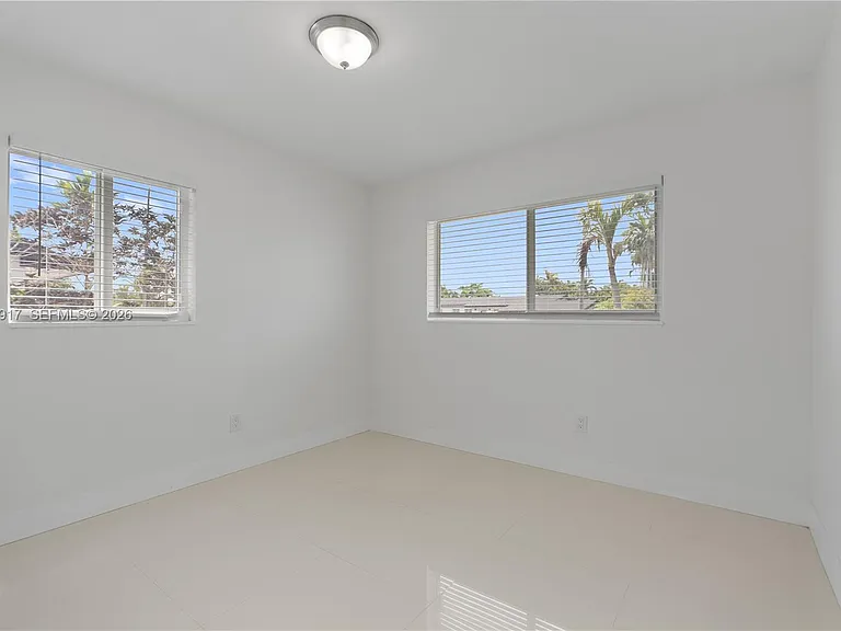 10501 SW 53rd St — Photo 25