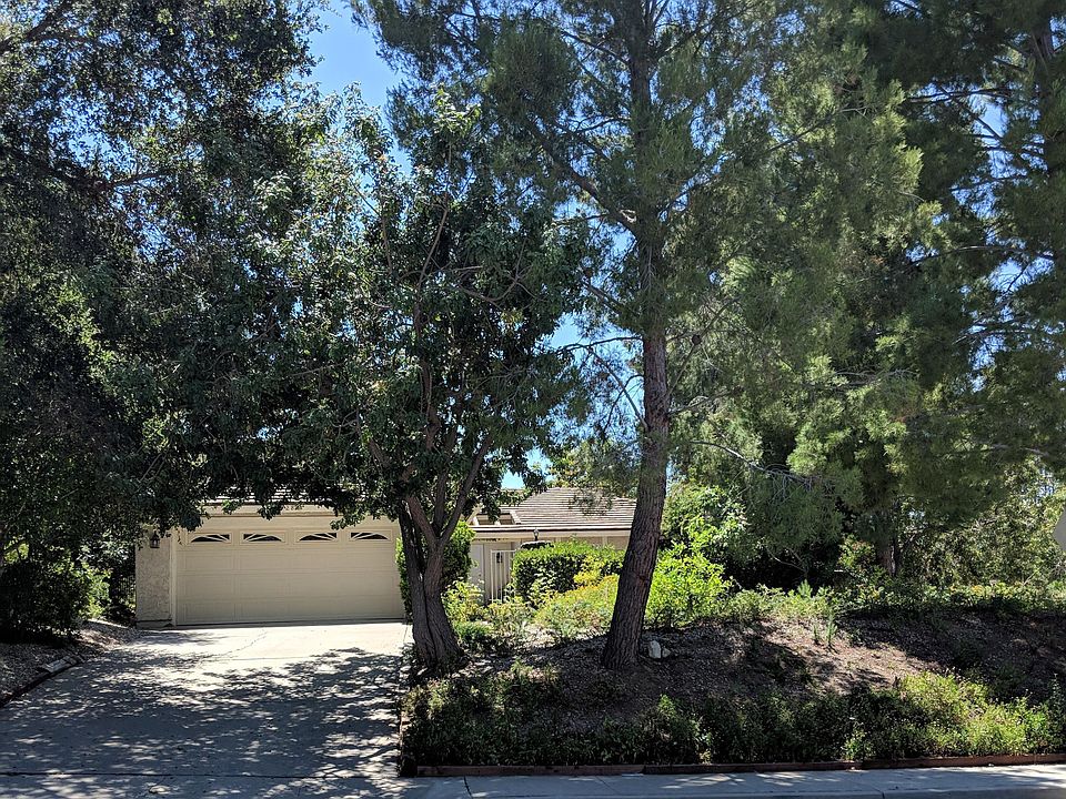 1st image of 285 Corrine Hill Ct