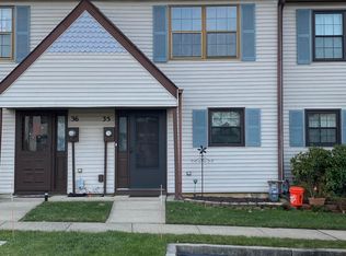 35 Queens Way, Englishtown, NJ 07726