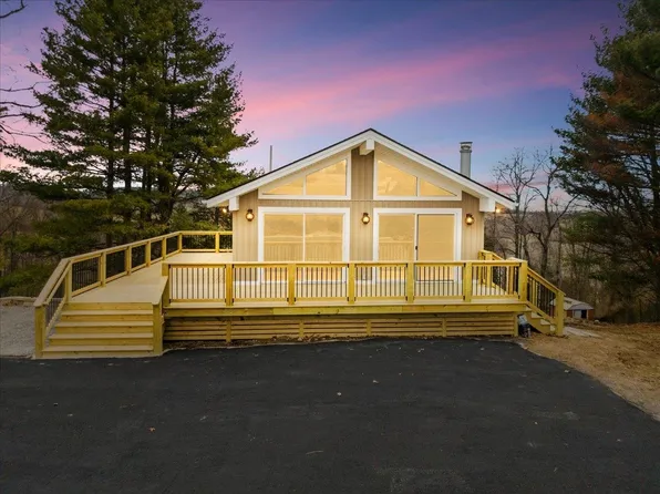 7086 Hickman Cemetery Rd, Radford, VA 24141