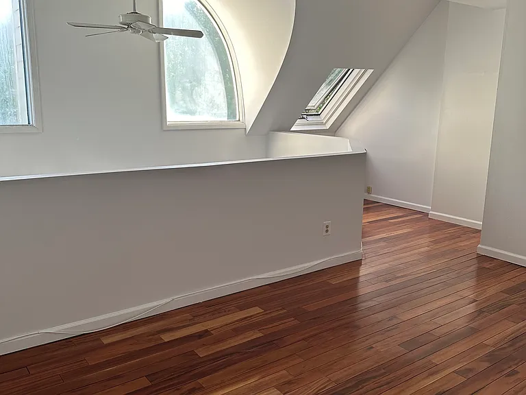 814 River Renaissance — Photo 7