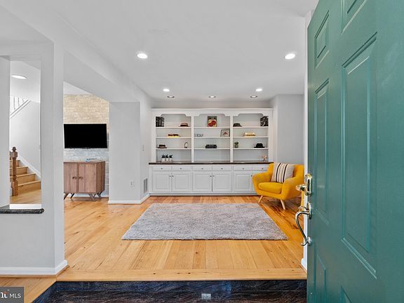 5th image of 2654 Queen Anne Cir