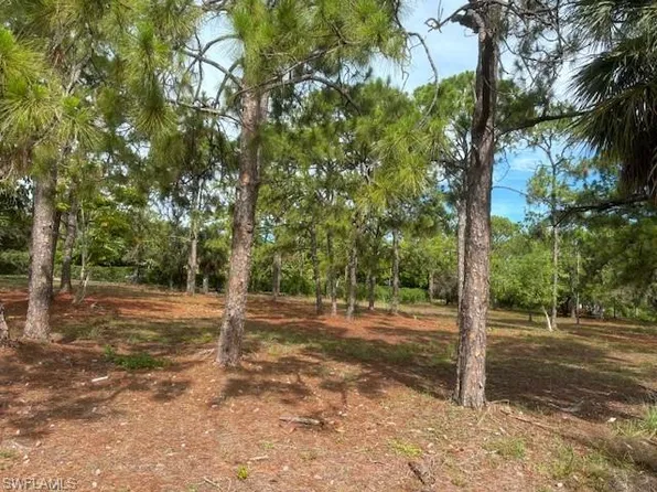 465 Gordonia RD, NAPLES, FL 34108