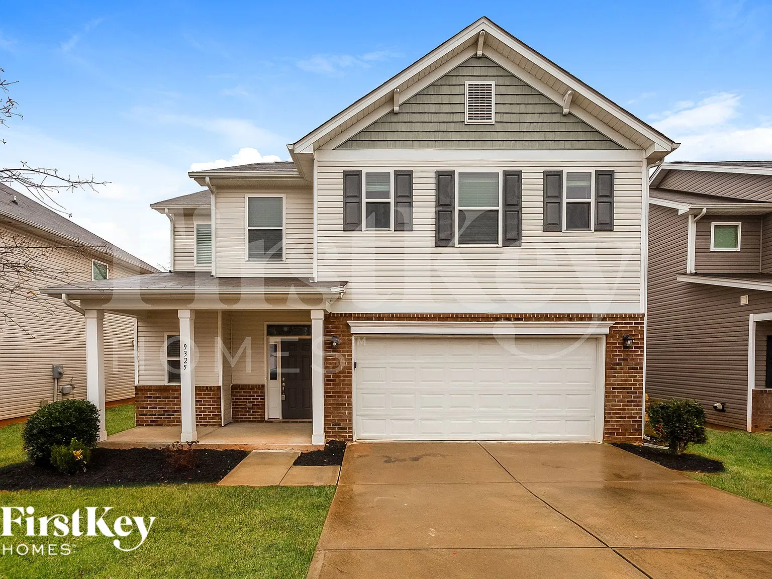4 bed, 2.5 bath, 2106 sqft, $2,425 — Photo 1