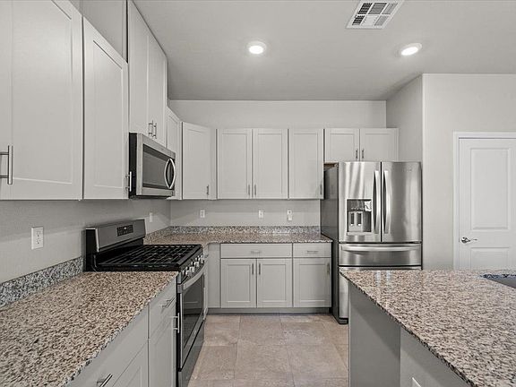 4th image of 4035 Beech Fern Ave