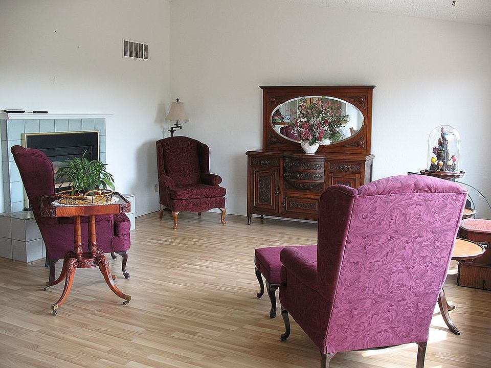 1st image of 607 Carner Ct E