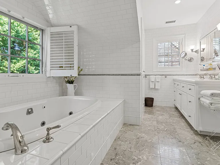 Mecox Bay Ln — Photo 19