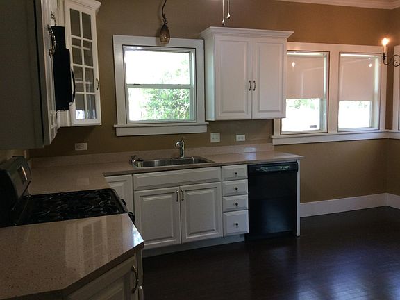 5th image of 712 W Grand Ave