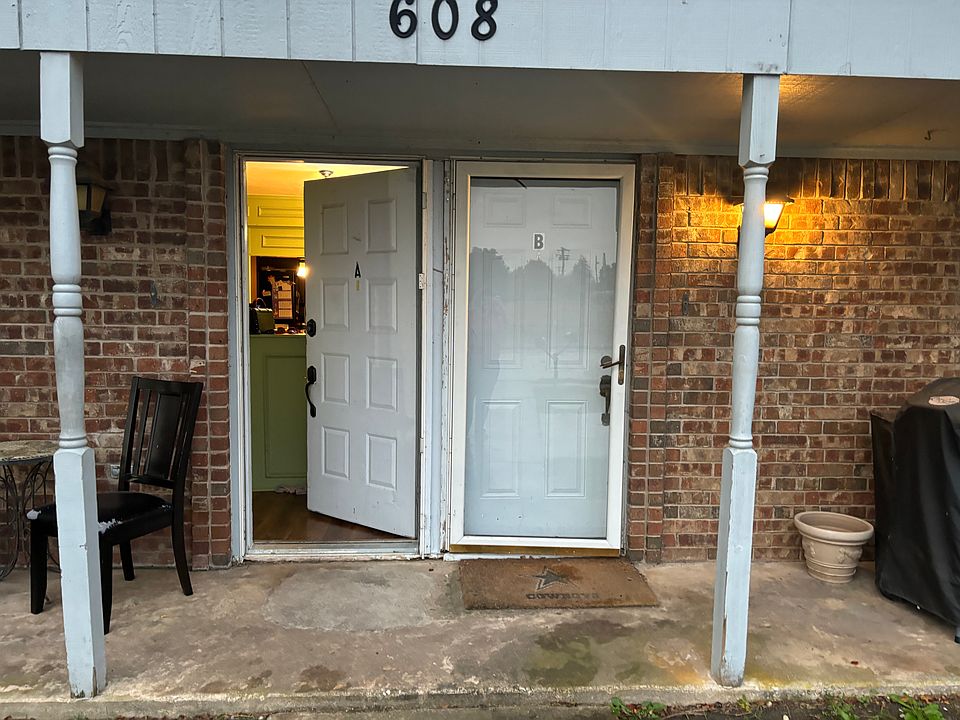 1st image of 608 E Oak St APT B