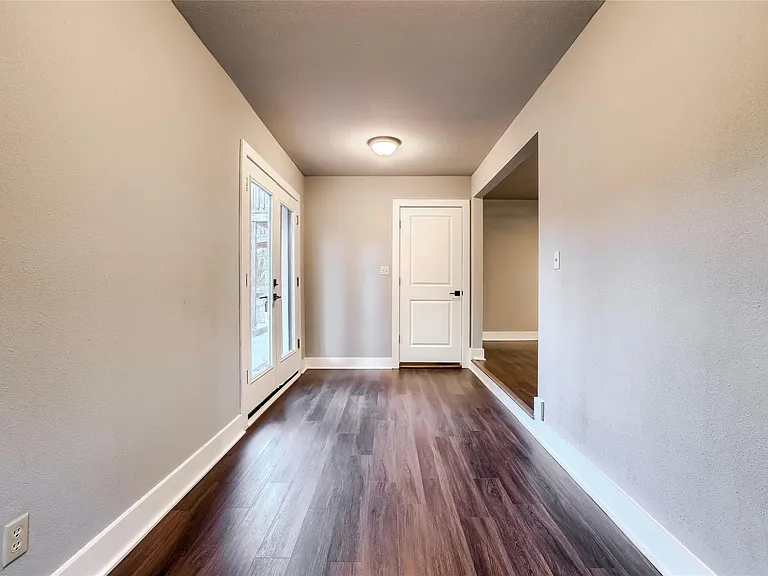 5909 Lago Vista Way #D — Photo 26