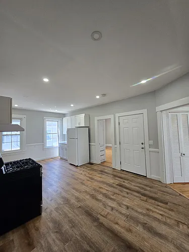 171 Oak St #1 Photo 1