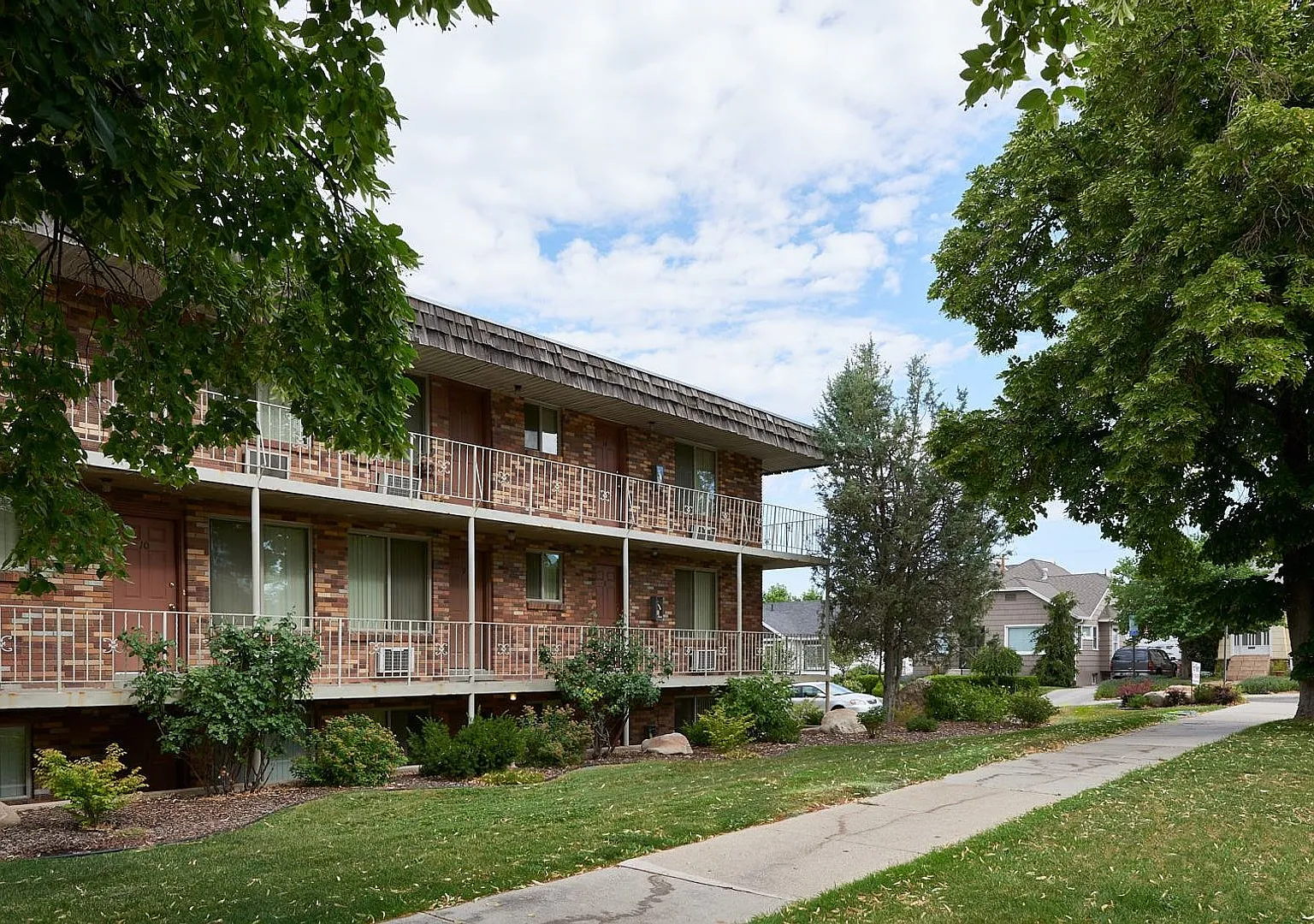Martin Manor — Photo 2