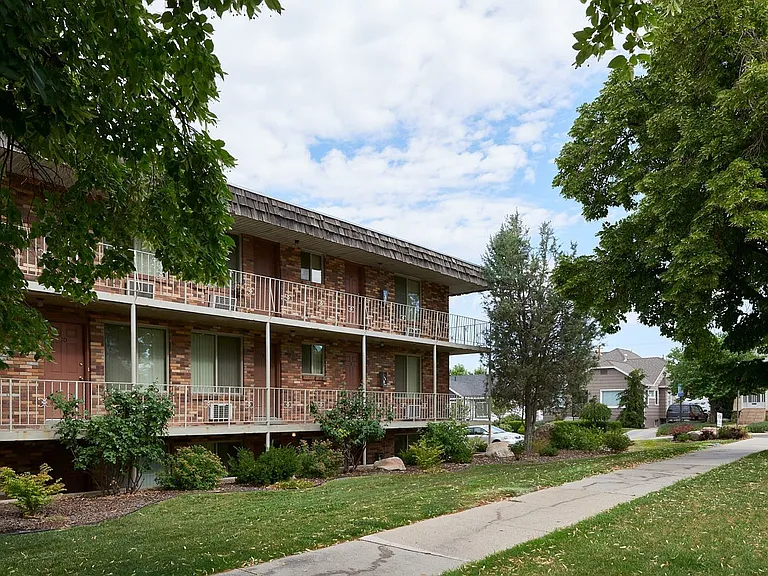 Martin Manor — Photo 2