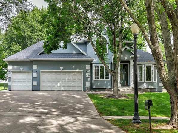 8151 Chambery Blvd, Johnston, IA 50131