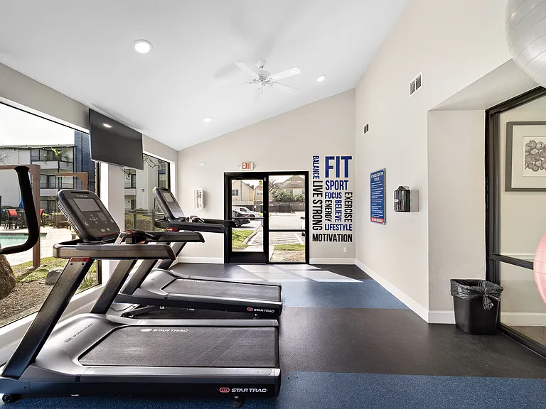 6Ten at Med Center Apartments — Photo 27