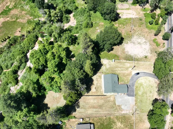 1730 Hugo Rd, Merlin, OR 97532