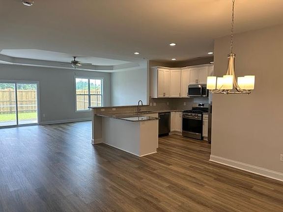 4th image of 2861 Southern Magnolia Dr