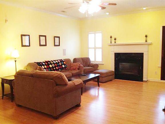 3rd image of 110 Scotsburg Dr